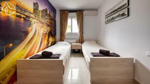 Lloret de Mar Villa Sleeps 7 Pool Air Con Wifi