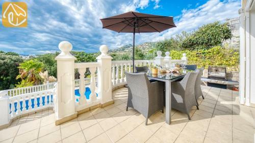 Lloret de Mar Villa Sleeps 7 Pool Air Con Wifi