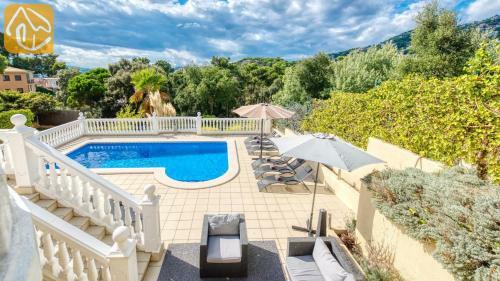 Lloret de Mar Villa Sleeps 7 Pool Air Con Wifi