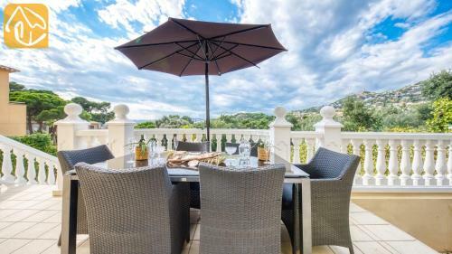 Lloret de Mar Villa Sleeps 7 Pool Air Con Wifi