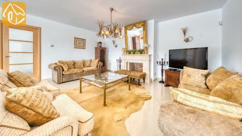 Lloret de Mar Villa Sleeps 7 Pool Air Con Wifi