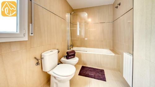 Lloret de Mar Villa Sleeps 7 Pool Air Con Wifi