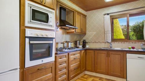 Lloret De Mar Villa Sleeps 14
