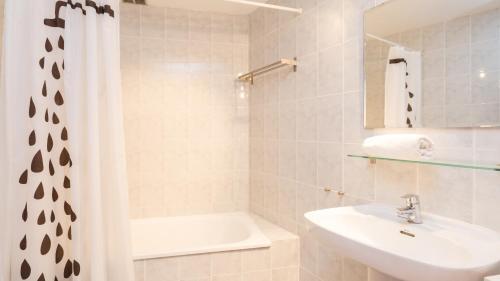 Lloret De Mar Villa Sleeps 14