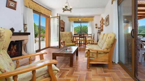 Lloret De Mar Villa Sleeps 14