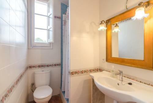 Lloret de Mar Villa Sleeps 6 With Pool And Free Wifi