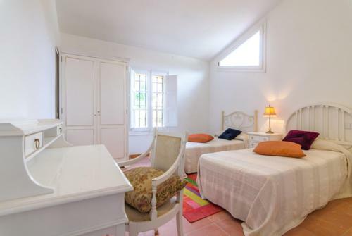Lloret de Mar Villa Sleeps 6 With Pool And Free Wifi