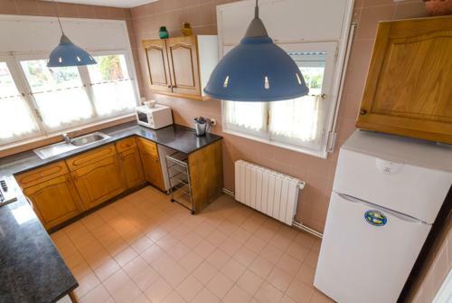 Lloret de Mar Villa Sleeps 6 With Pool And Free Wifi