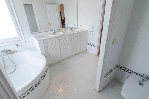 Lloret de Mar Villa Sleeps 6 With Pool And Free Wifi