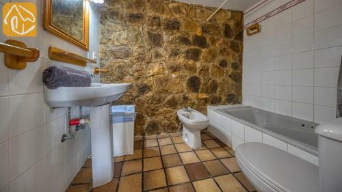 Lloret de Mar Villa Sleeps 10 With Pool And Wifi