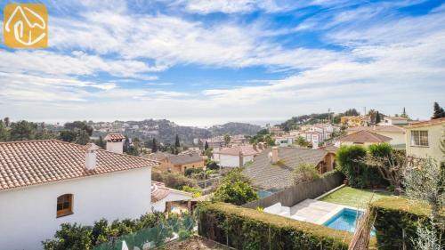 Lloret de Mar Villa Sleeps 10 With Pool And Wifi