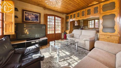 Lloret de Mar Villa Sleeps 10 With Pool And Wifi