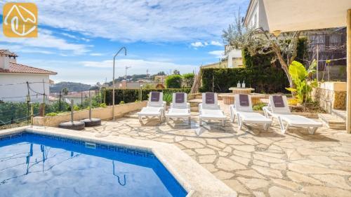 Lloret de Mar Villa Sleeps 10 With Pool And Wifi