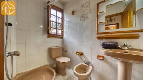Lloret de Mar Villa Sleeps 10 With Pool And Wifi