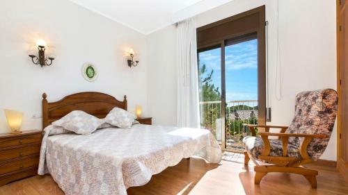 Lloret De Mar Villa Sleeps 8 With Pool