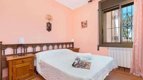 Lloret De Mar Villa Sleeps 8 With Pool