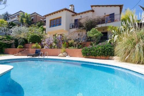 Lloret de Mar Villa Sleeps 10 Pool Air Con Wifi