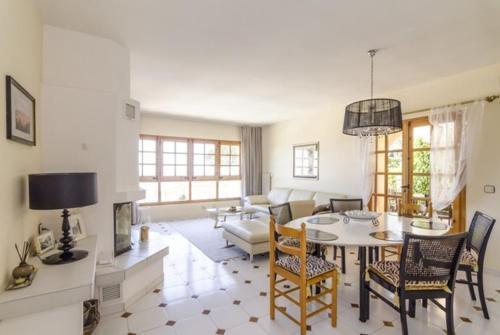 Lloret de Mar Villa Sleeps 10 Pool Air Con Wifi