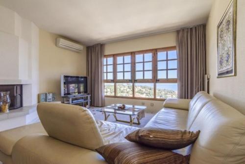 Lloret de Mar Villa Sleeps 10 Pool Air Con Wifi