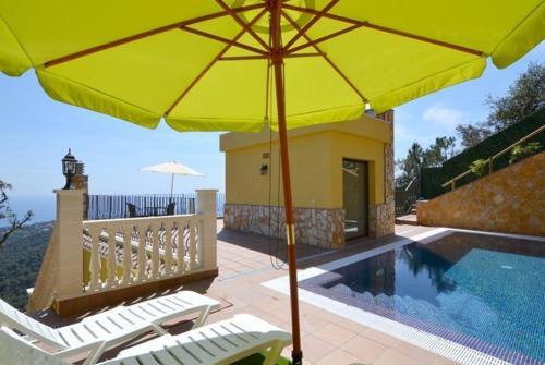 Lloret de Mar Villa Sleeps 10 Pool Air Con Wifi