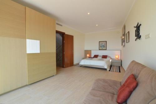 Lloret de Mar Villa Sleeps 10 Pool Air Con Wifi