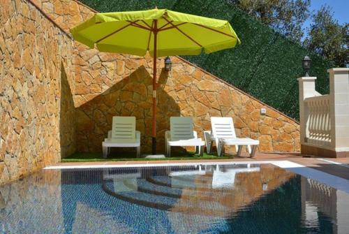 Lloret de Mar Villa Sleeps 10 Pool Air Con Wifi