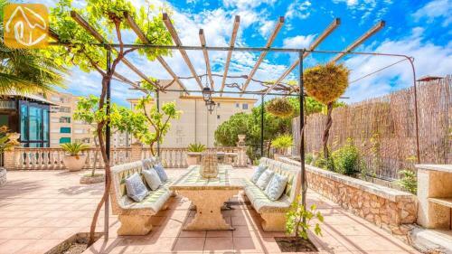 Lloret de Mar Villa Sleeps 12 Pool Air Con Wifi