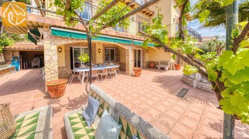 Lloret de Mar Villa Sleeps 12 Pool Air Con Wifi