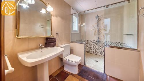 Lloret de Mar Villa Sleeps 12 Pool Air Con Wifi