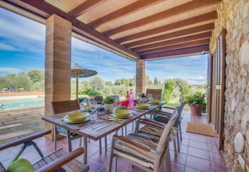 Llubi Holiday Home Sleeps 8 With Pool Air Con And Wifi