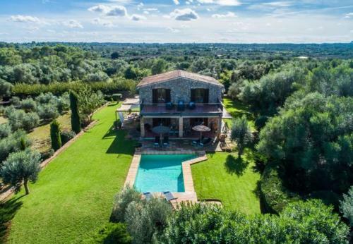 Llubi Holiday Home Sleeps 8 With Pool Air Con And Wifi