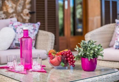 Llubi Holiday Home Sleeps 8 With Pool Air Con And Wifi