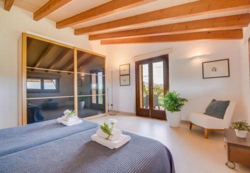 Llubi Holiday Home Sleeps 8 With Pool Air Con And Wifi