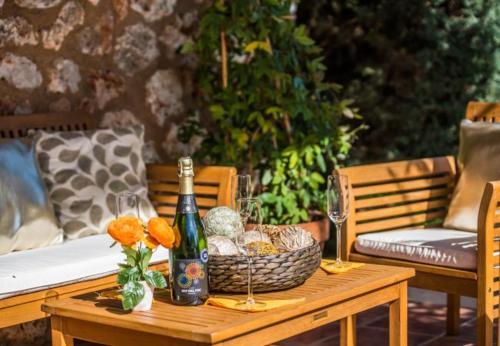 Llubi Holiday Home Sleeps 8 With Pool Air Con And Wifi