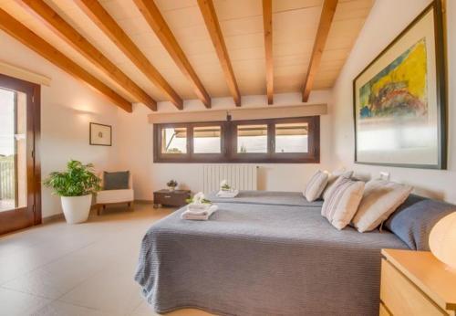 Llubi Holiday Home Sleeps 8 With Pool Air Con And Wifi
