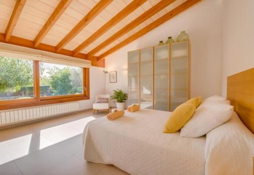 Llubi Holiday Home Sleeps 8 With Pool Air Con And Wifi