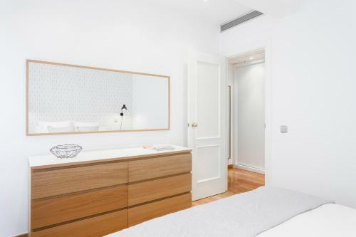 Principe de Vergara Apartment By Flatsweethome