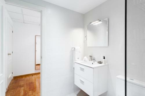 Principe de Vergara Apartment By Flatsweethome