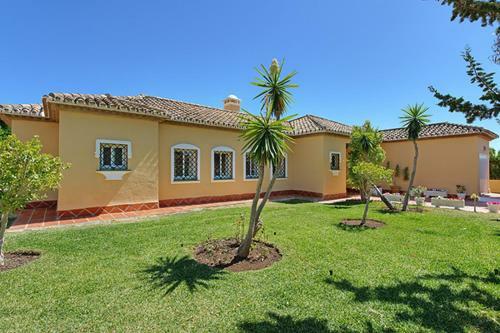 Malaga Villa Sleeps 8 Pool Air Con Wifi T801818