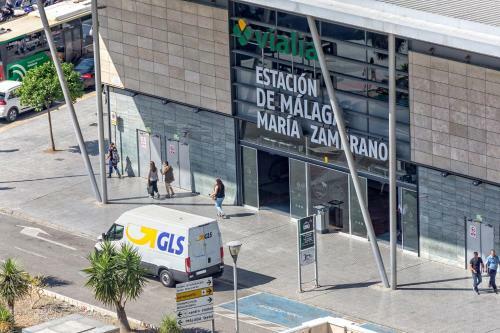 Malaga Station Apartment By Rafleys
