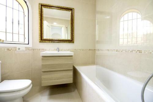 Apartment With 2 Bedrooms In Malaga With Shared Pool And Wifi