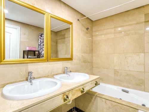 Comfortable Apartment In Manilva With Swimming Pool