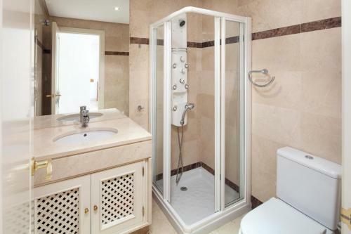 Elegant Apartment 2 Steps From The Beach In Jardines de Aldaba