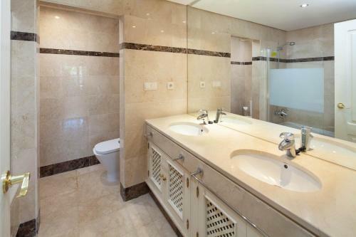 Elegant Apartment 2 Steps From The Beach In Jardines de Aldaba