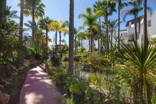 Elegant Apartment 2 Steps From The Beach In Jardines de Aldaba