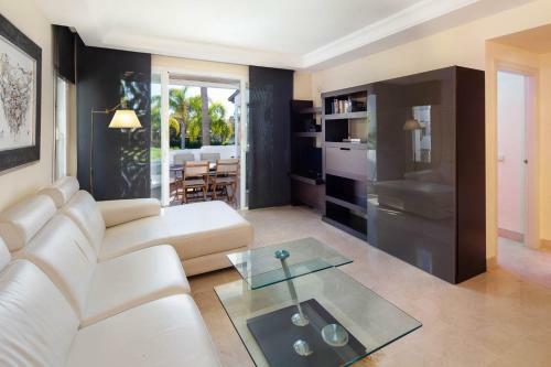 Elegant Apartment 2 Steps From The Beach In Jardines de Aldaba