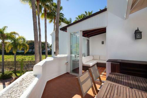 Elegant Apartment 2 Steps From The Beach In Jardines de Aldaba