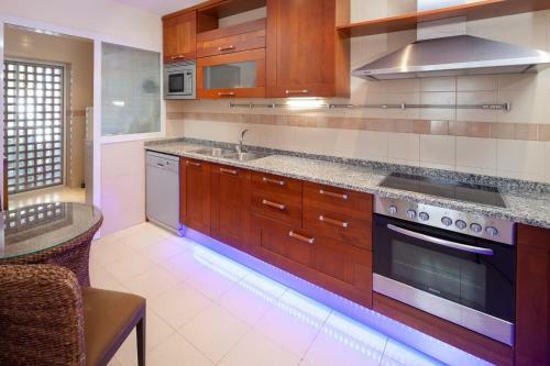 Elegant Apartment 2 Steps From The Beach In Jardines de Aldaba