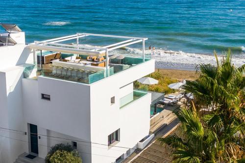 Las Chapas Villa Sleeps 12 With Pool And Air Con