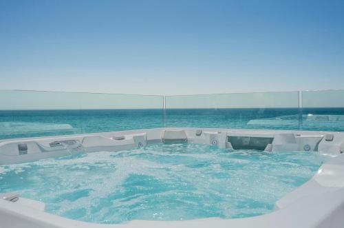 Las Chapas Villa Sleeps 12 With Pool And Air Con